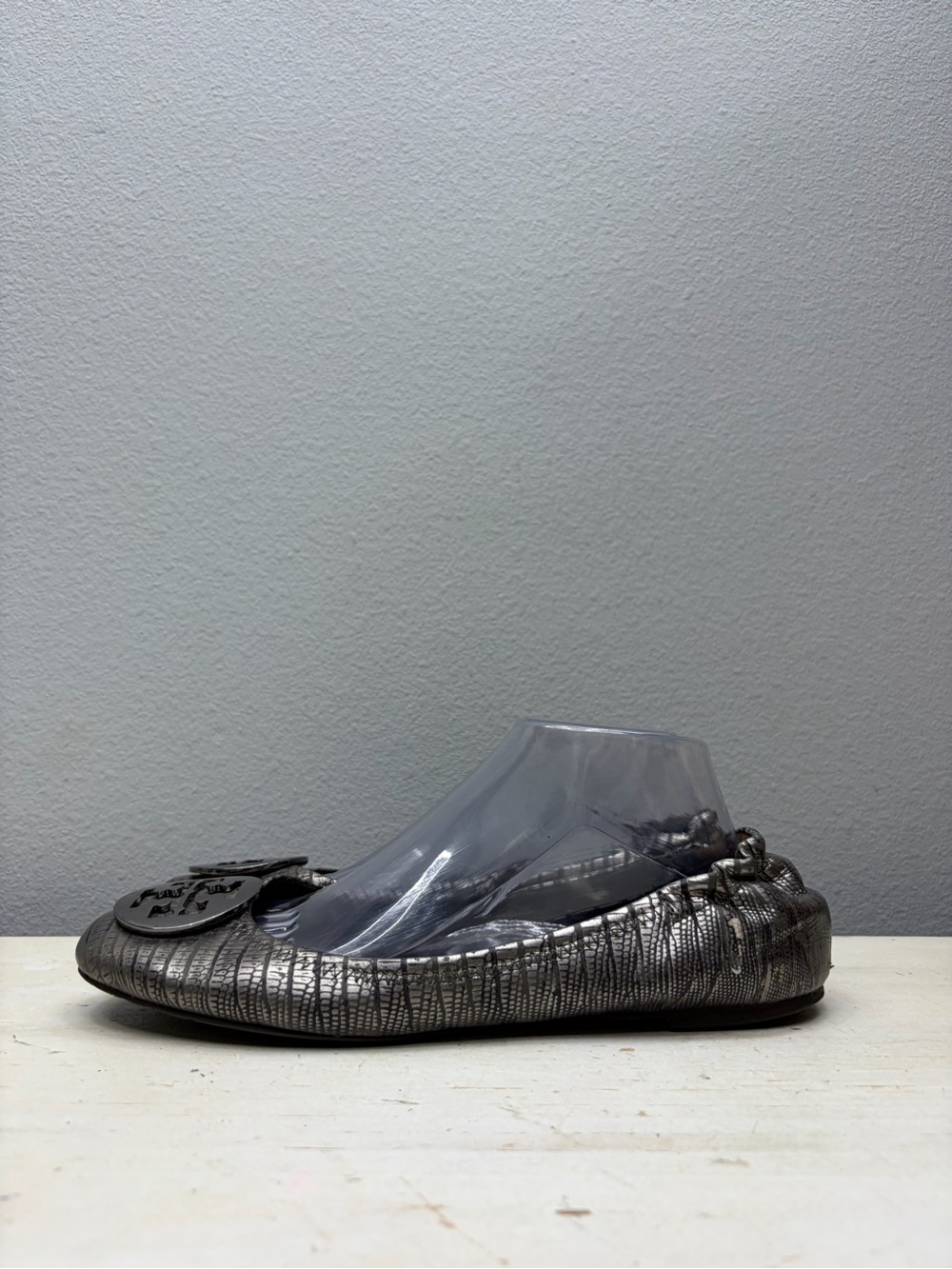Tory Burch Metallic Grey Lizard Print Reva Flats Size 10